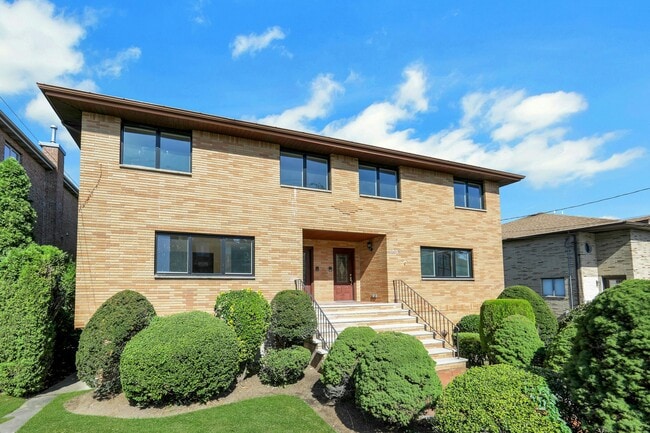 Building Photo - 2413 Hammett Ave