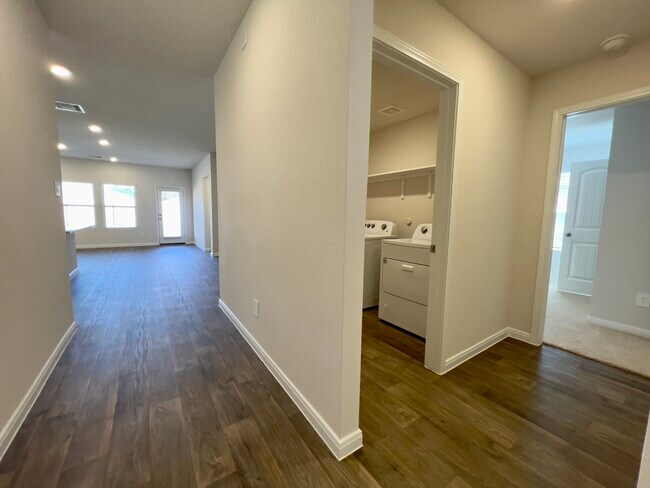 Foto del edificio - 320 Belmont Pl