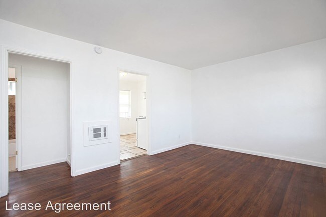 Building Photo - 2 br, 1 bath Apartment - 215 A Ave 221 A Ave