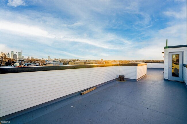 Foto del edificio - 2 br, 2 bath Triplex - 2025 N 16TH ST Unit...