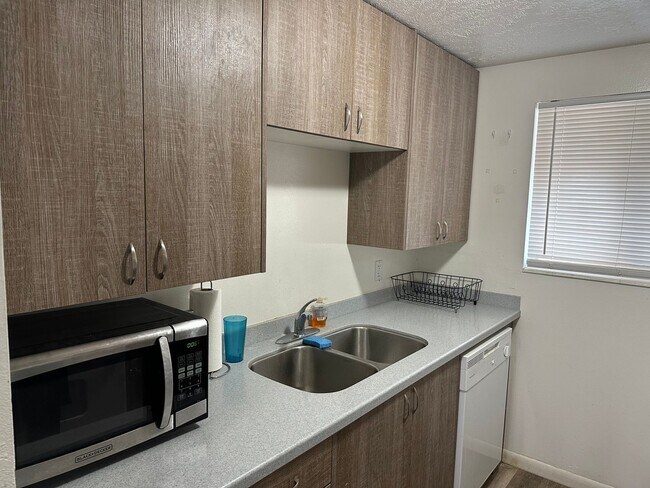Building Photo - 1B/1B Pet Friendly Apartment South of BYU