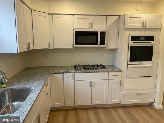 Foto del edificio - 1230 Napfle Ave