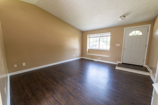 Building Photo - Charm and Convenience: Your Ideal 3-Bedroo...