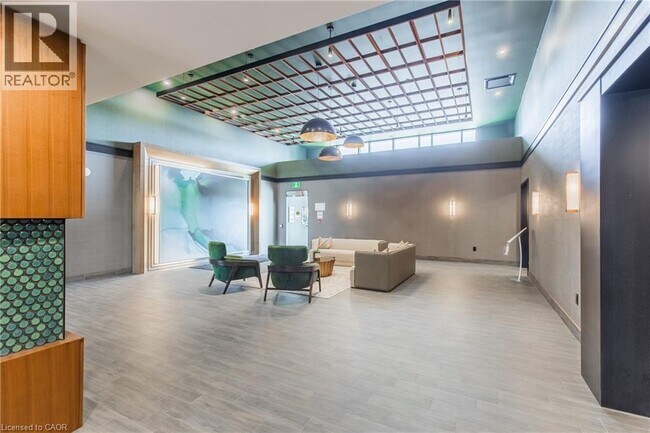 Building Photo - 460 Dundas St E