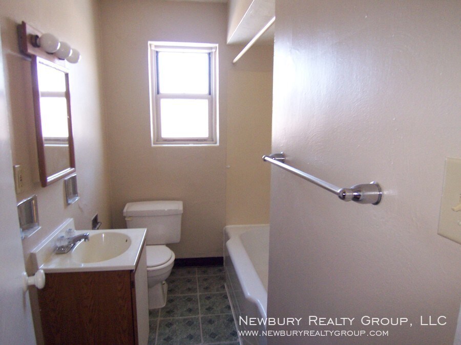 319 San Juan Dr Unit 6, McKeesport, PA 15133 Room for Rent in