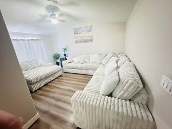 Building Photo - 3805 Cool Meadows Dr