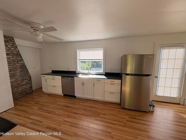 Building Photo - 551 NY-217