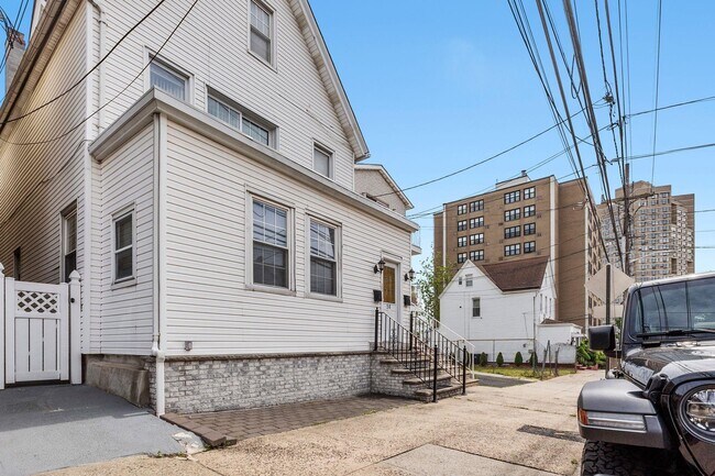 Building Photo - 58 70th St