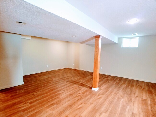 Building Photo - 12128 Sagamore Rd