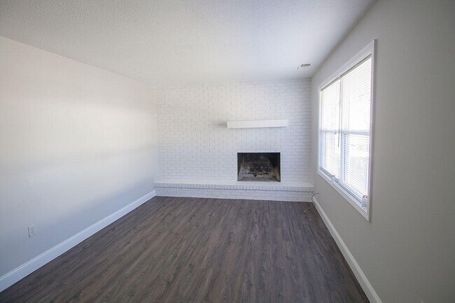 Building Photo - 4600 W Millbrook Dr