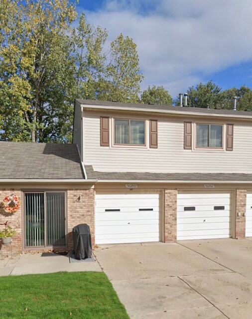 50202 N Horst Ct, New Baltimore, MI 48047 Townhome Rentals in New Baltimore MI
