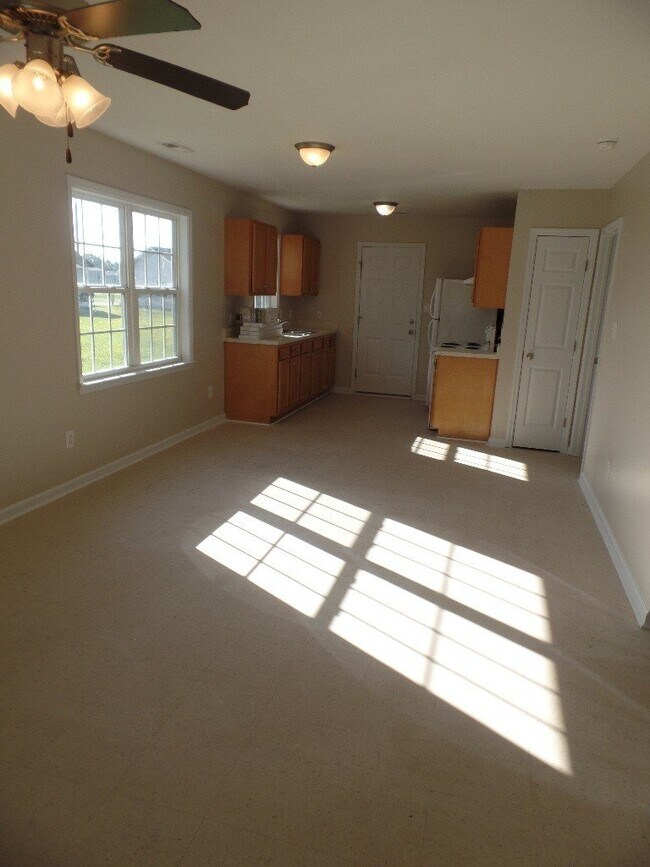 Building Photo - 113 Simmental Ln