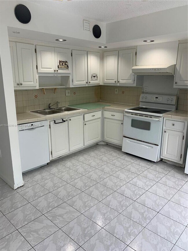Building Photo - 8500 SW 133rd Avenue Rd
