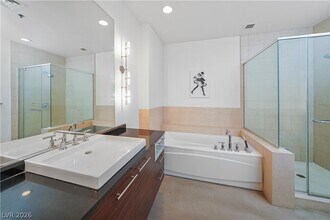 Building Photo - 900 S Las Vegas Blvd