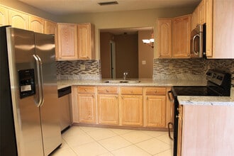 Building Photo - 7044 Lantana Ln