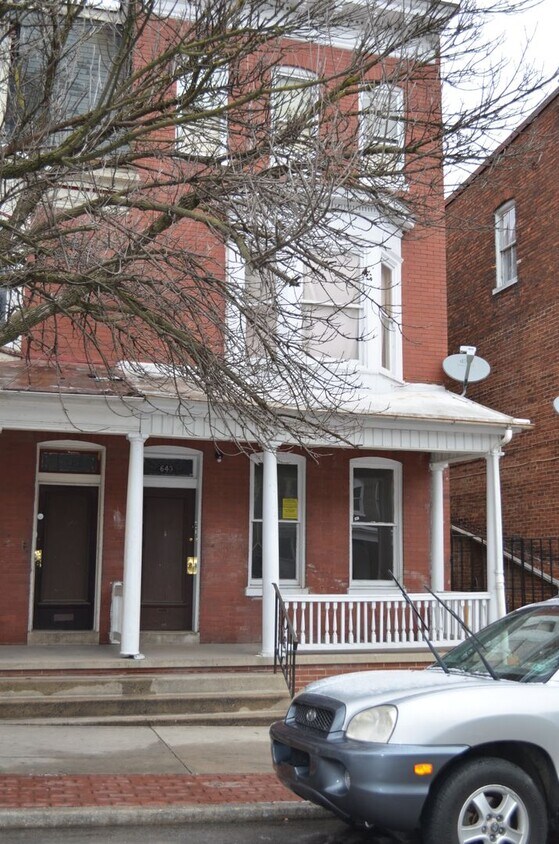 Primary Photo - Available Now - West End of Town! Close to...