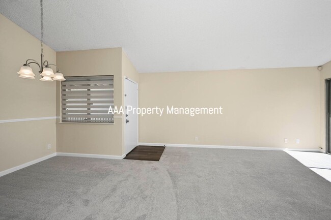 Building Photo - Concord Beautiful 2 bedroom 1 bath condo! ...