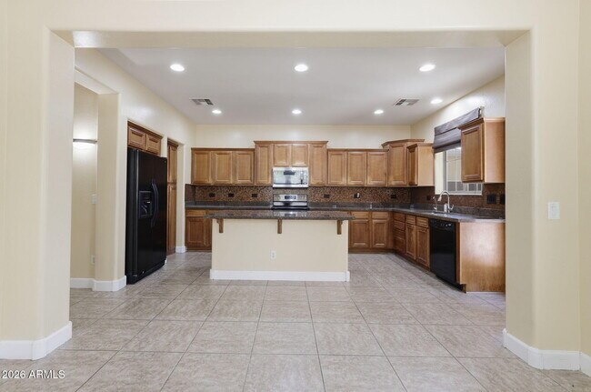 Foto del edificio - 15372 W Dahlia Dr