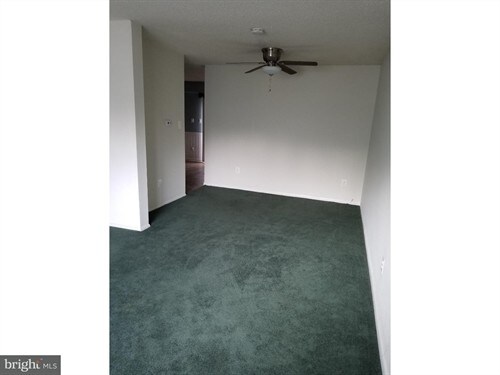 Building Photo - Row/Townhouse, Traditional - LINDENWOLD, NJ