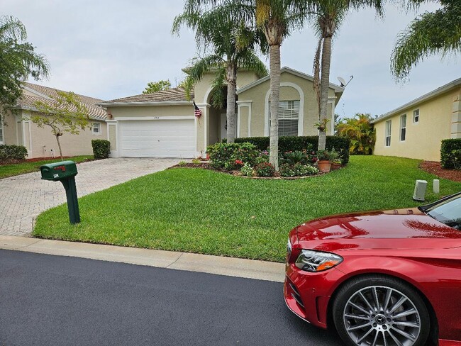Building Photo - 552 Calamondin Way SW