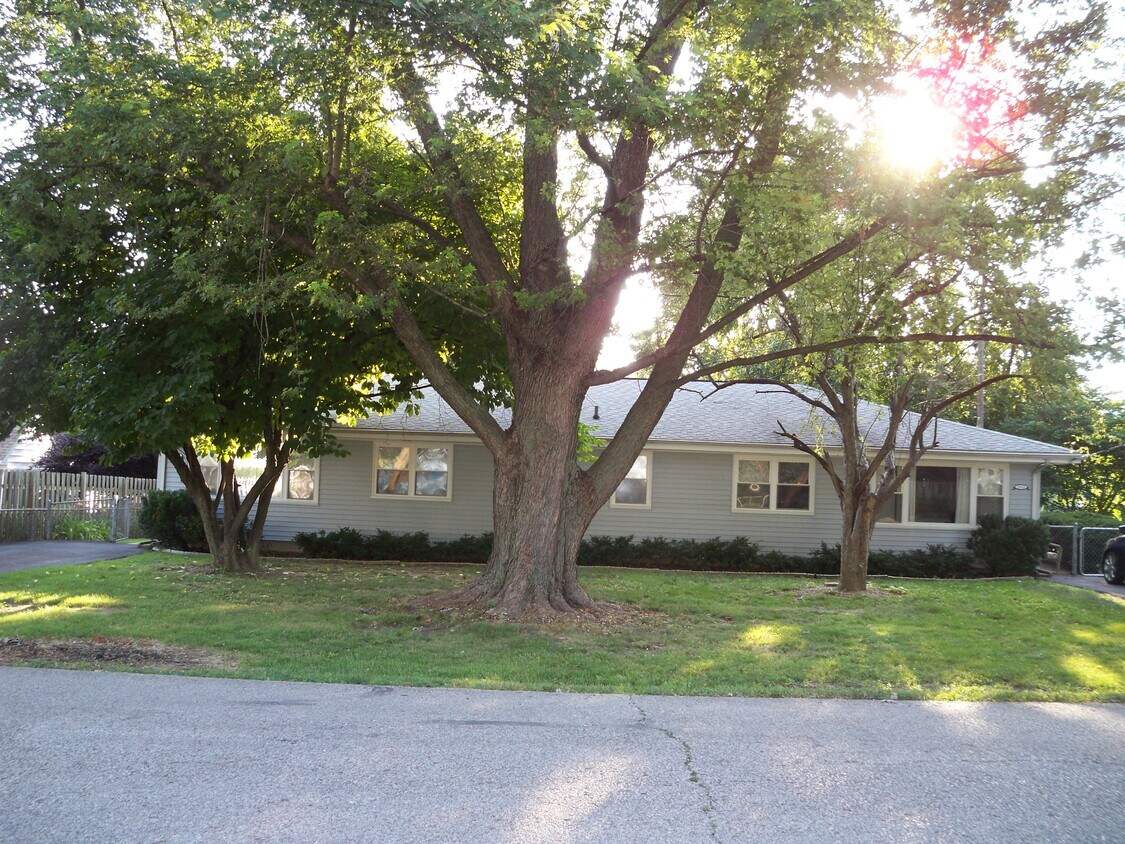 Primary Photo - 2929 S Corbin St