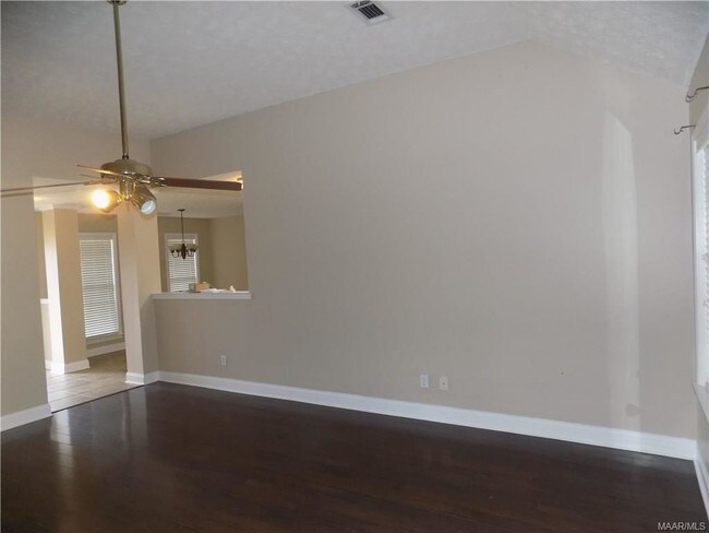 Building Photo - 580 River Birch Dr