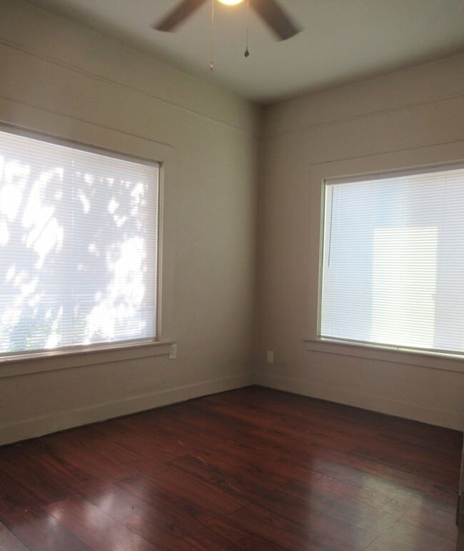 Building Photo - 257 S Shasta St