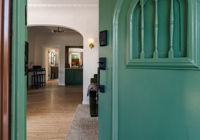 Foto del edificio - 2209 N Gower St