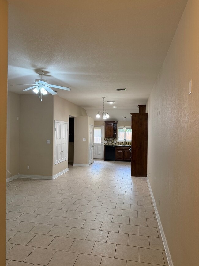 Building Photo - 121 Helane Ln