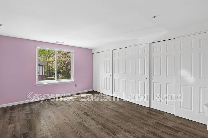 Foto del edificio - 104 Birchwood Rd