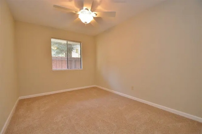 Foto del edificio - 5055 Valley Crest Dr