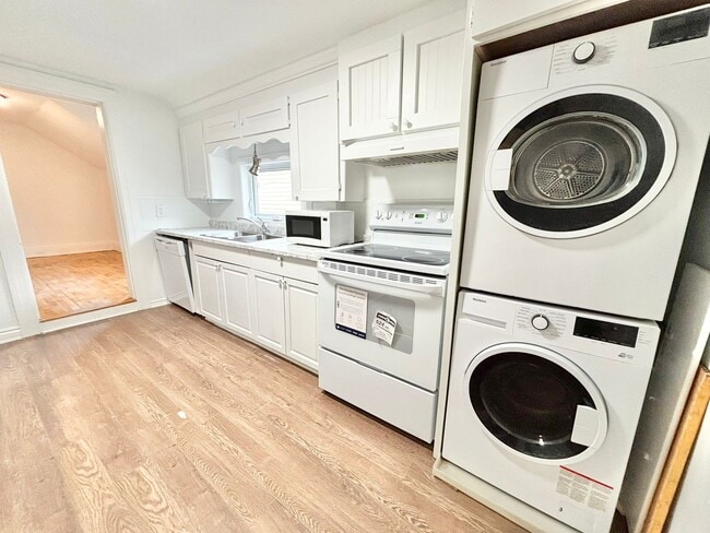 Building Photo - 218 St John St