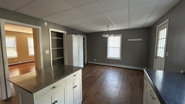 Foto del edificio - Newly updated, bright and spacious 2 bed/1...