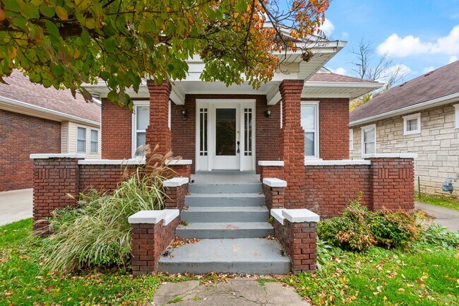 Building Photo - 3 Bedroom House Off Eastern Parkway