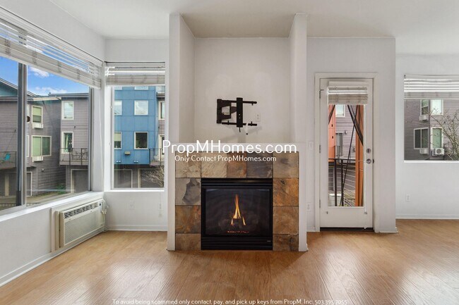 Foto del edificio - Contemporary Townhome in the heart of St. ...