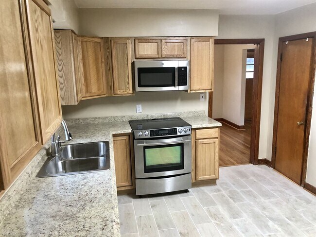 Building Photo - 4 br, 2 bath House - 3819 View Avenue