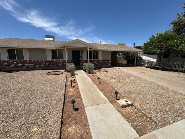 Building Photo - 1040 S Grand