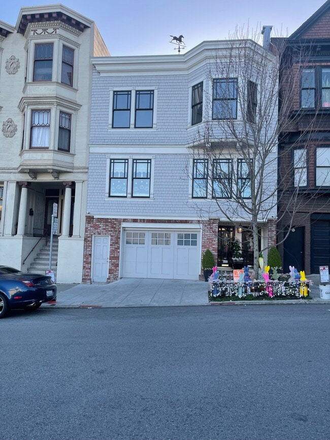 Building Photo - 447 Spruce St