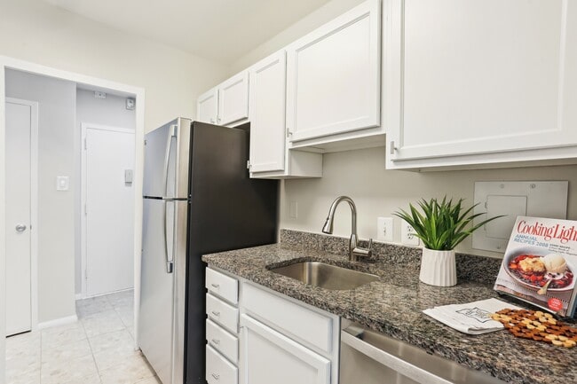 Foto del edificio - 4000 Tunlaw Rd NW