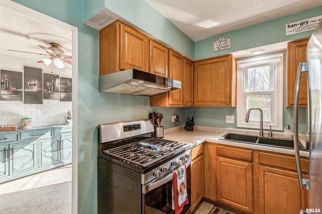 Building Photo - 2131 Judson Ct