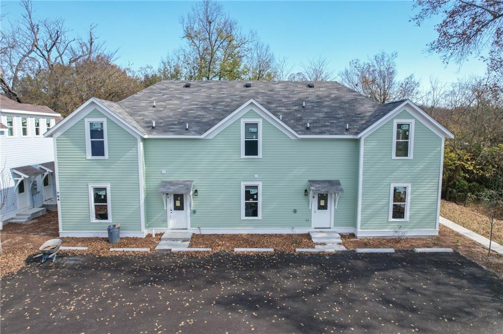 Foto principal - 756 S Locust Ave