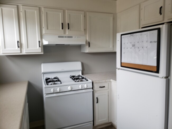 Kitchen - 8 Riverside Ave