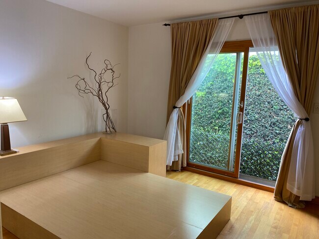Bedroom - 1538 Berkeley St