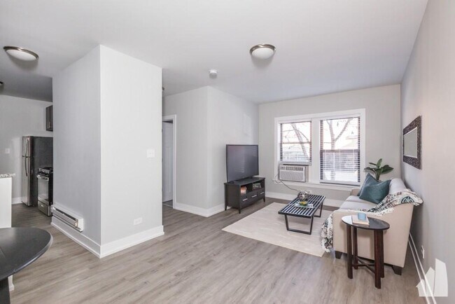 Building Photo - 2 bedroom in Chicago IL 60657