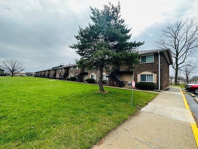Foto del edificio - Experience Luxury Living at Bellagio Living II: Modern Apartments in Lawrence, Indiana