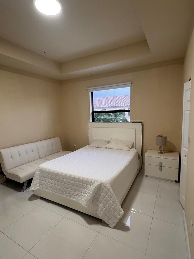 Foto del edificio - 3375 W 90th Terrace