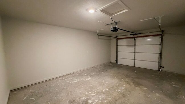 Building Photo - 5950 Hereford Dr