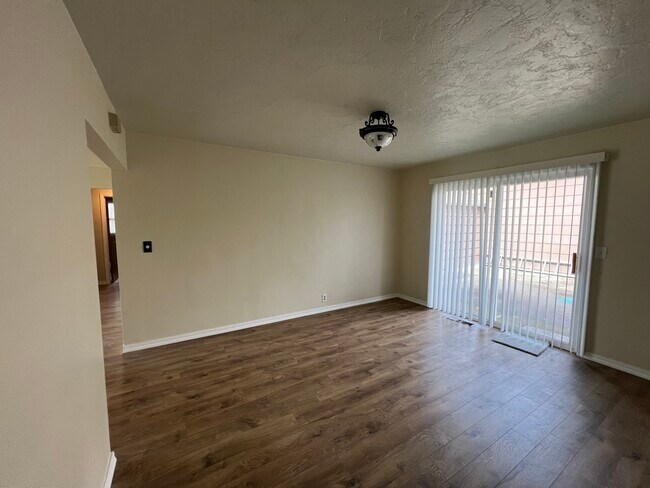 Foto del edificio - 412 NW F St
