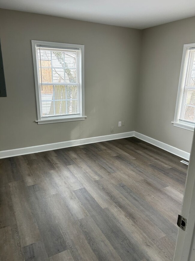 Building Photo - 518 W 24 1/2 St