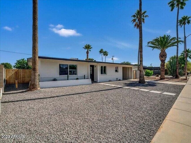 Foto del edificio - 3650 E Laurel Ln